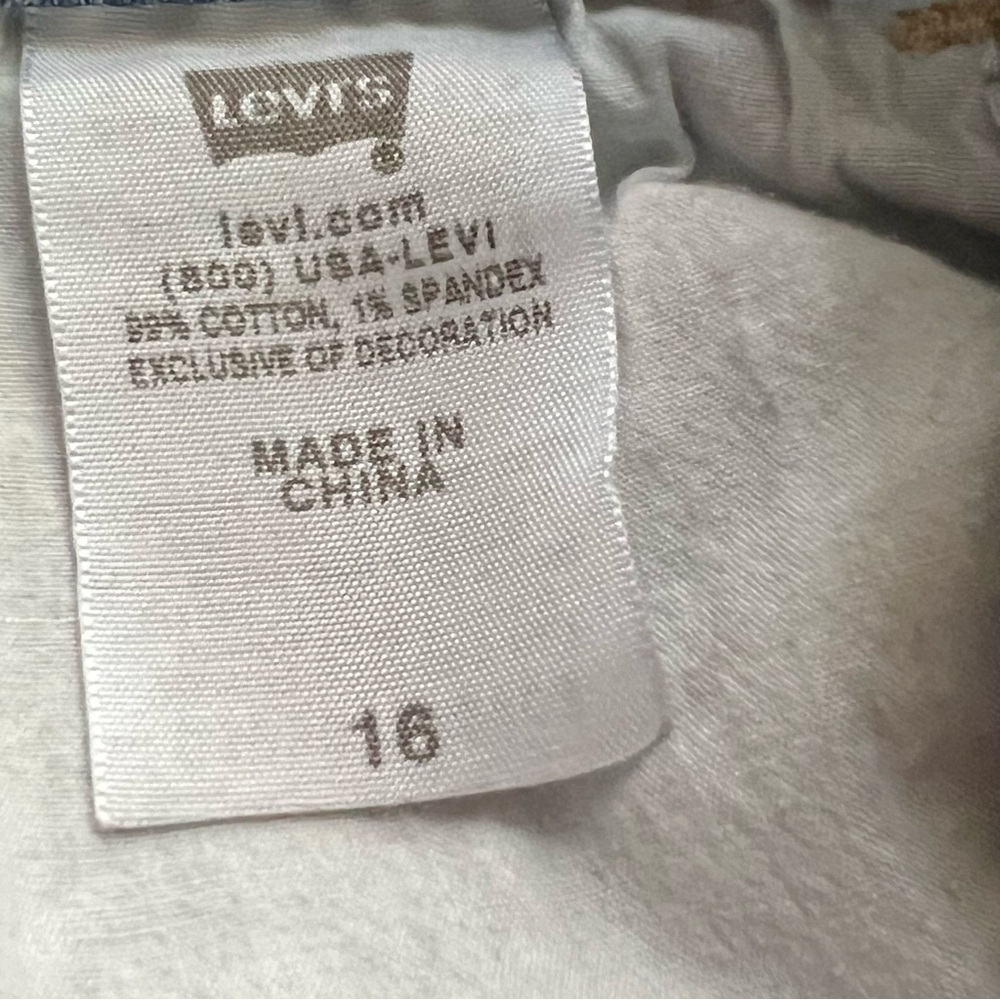 Levi Strauss Short 515 Denim Shorts. Womens size 16 - Picture 5 of 5